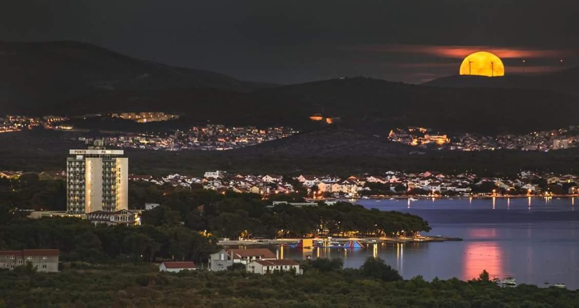 Apartments Milena Vodice Bagian luar foto
